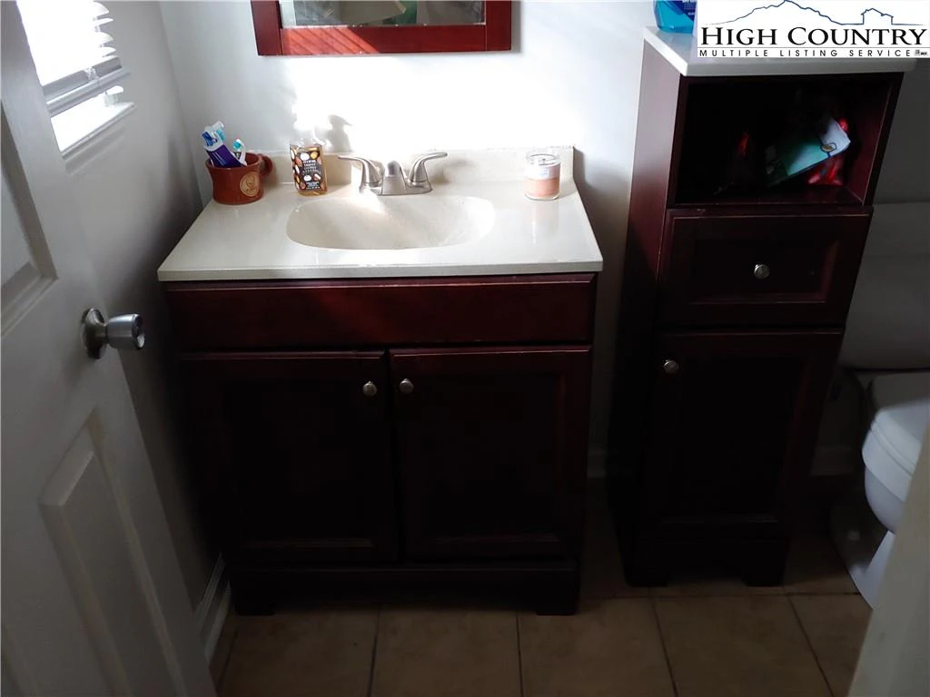 Image number 6 for the current listing