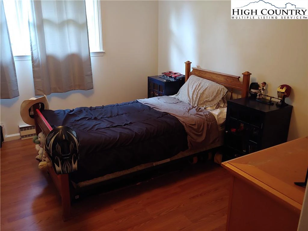 Image number 10 for the current listing