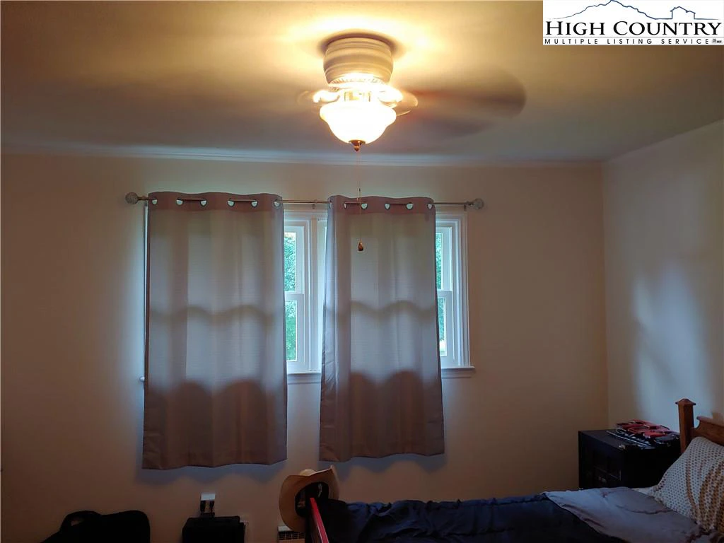 Image number 2 for the current listing
