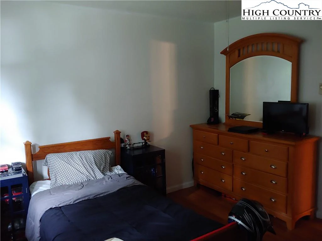 Image number 12 for the current listing