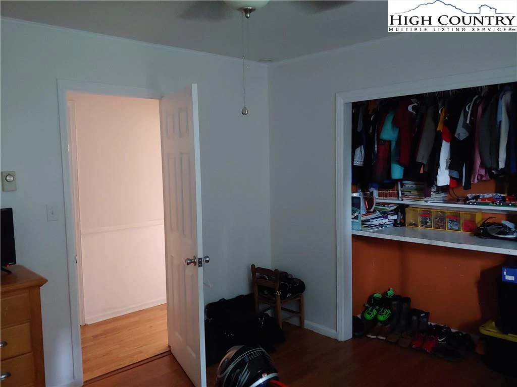 Image number 13 for the current listing