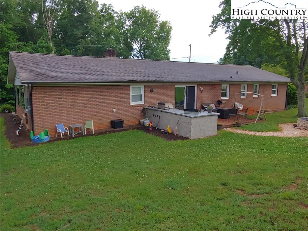 Image number 14 for the current listing