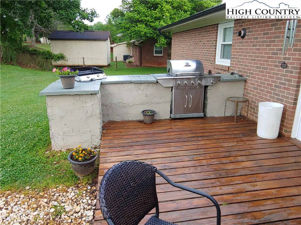 Image number 15 for the current listing