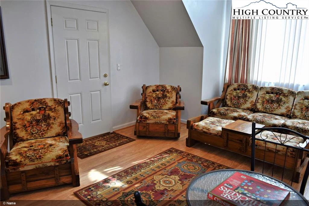 Image number 6 for the current listing