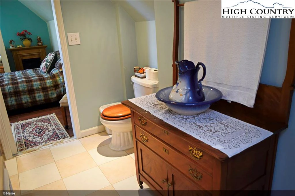 Image number 7 for the current listing