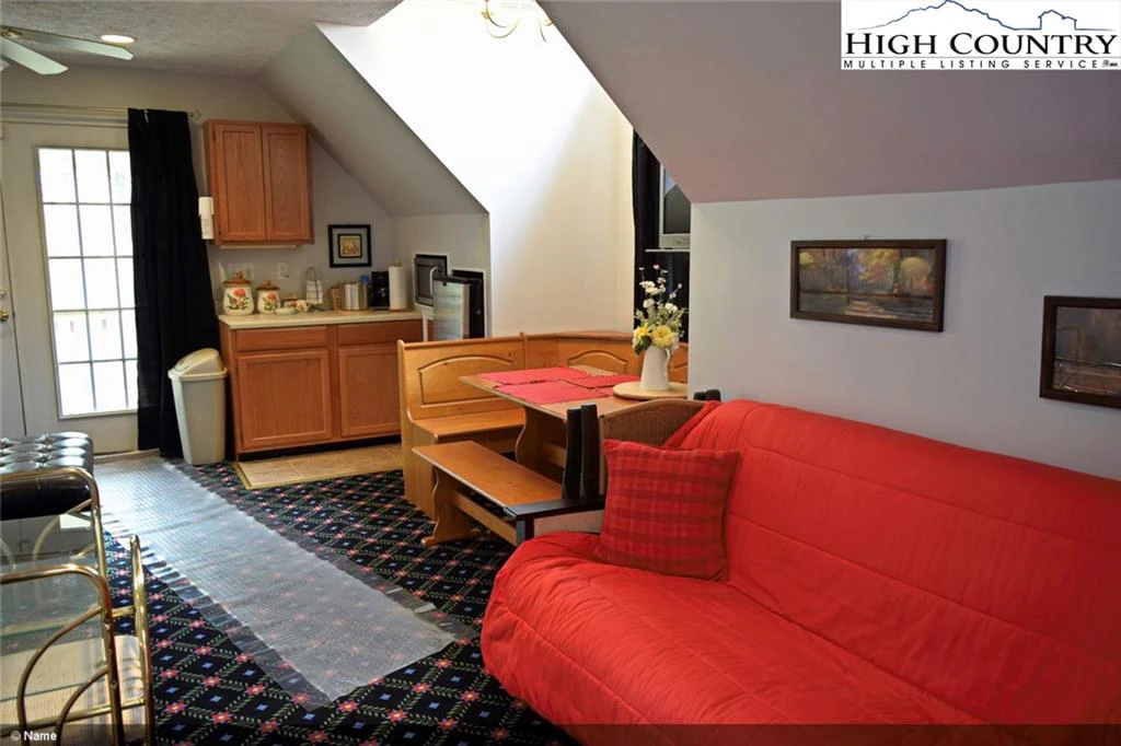 Image number 11 for the current listing