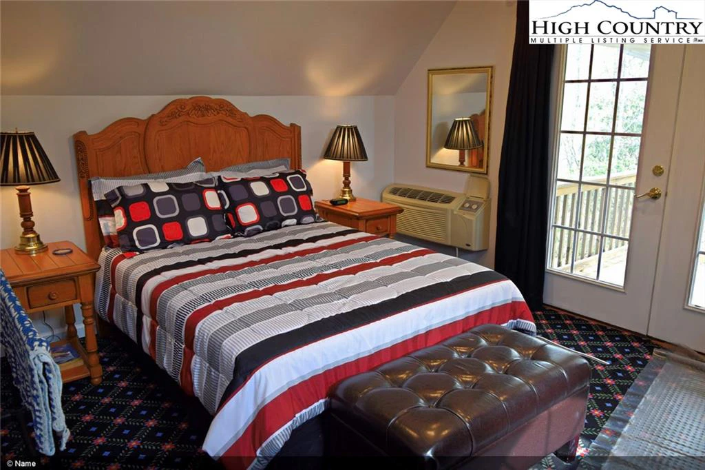 Image number 12 for the current listing