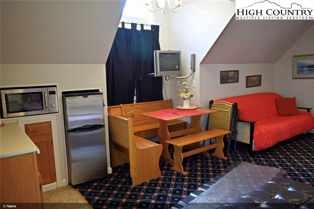 Image number 2 for the current listing