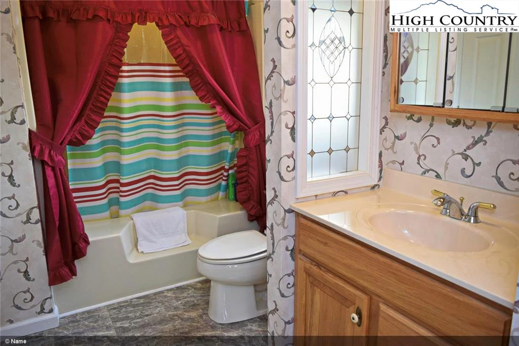 Image number 18 for the current listing
