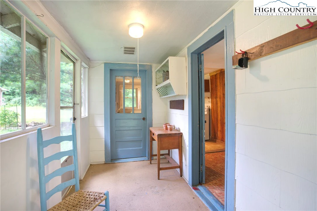 Image number 6 for the current listing