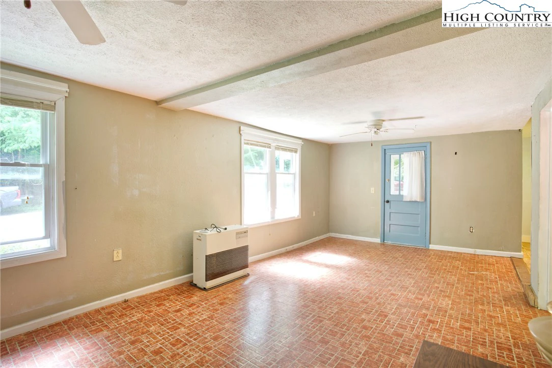 Image number 7 for the current listing