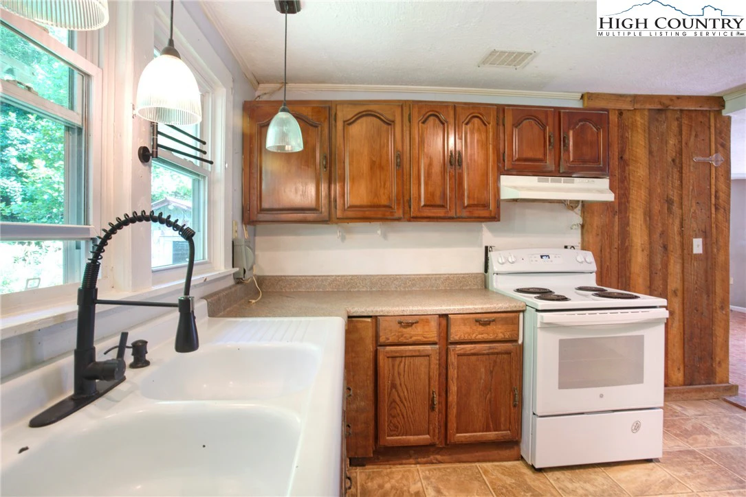 Image number 10 for the current listing