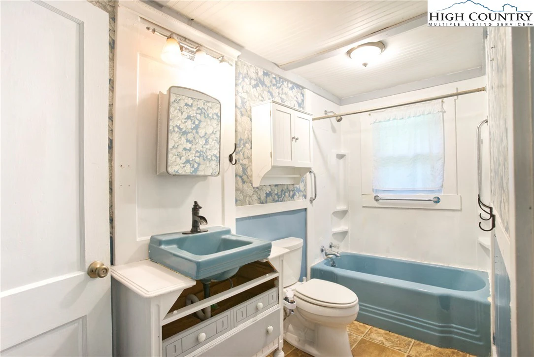 Image number 12 for the current listing
