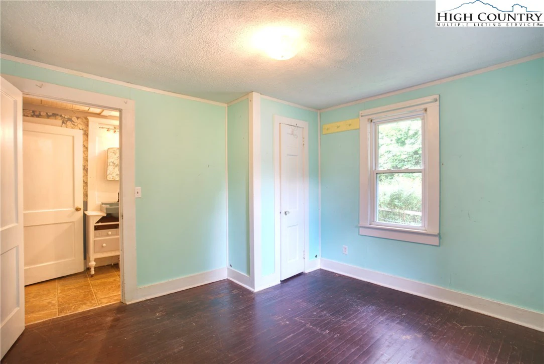 Image number 2 for the current listing