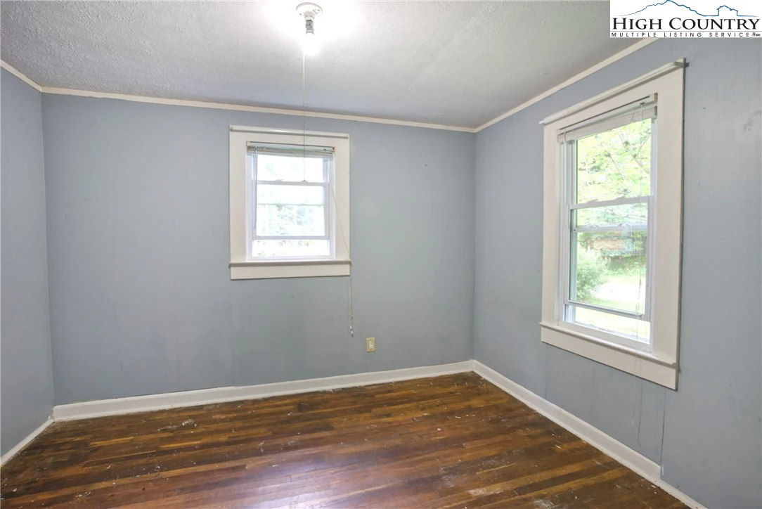 Image number 18 for the current listing