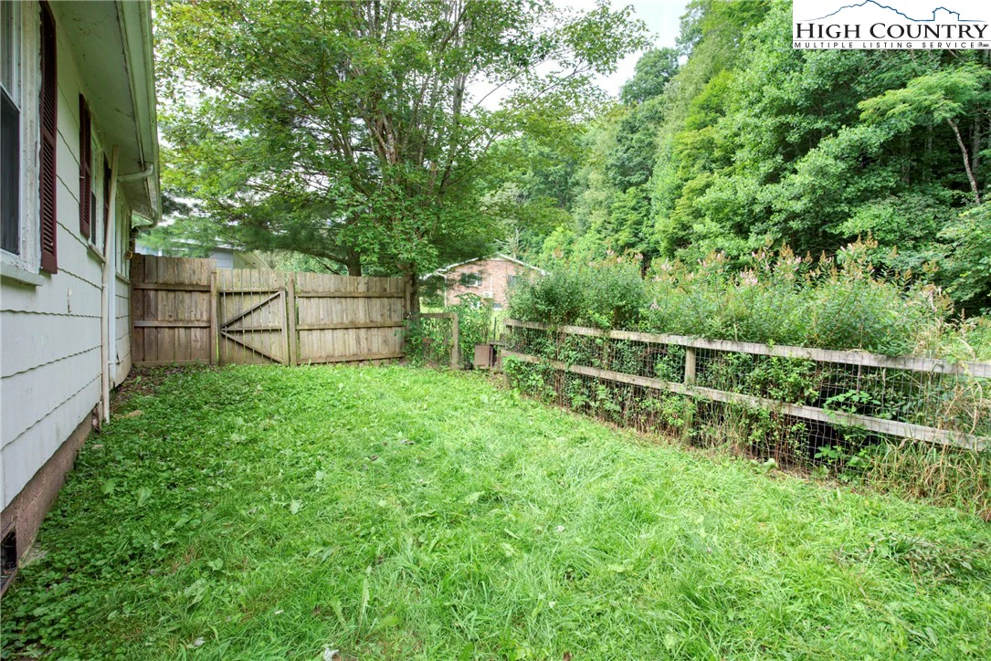 Image number 21 for the current listing
