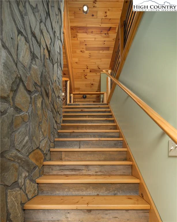 Image number 4 for the current listing