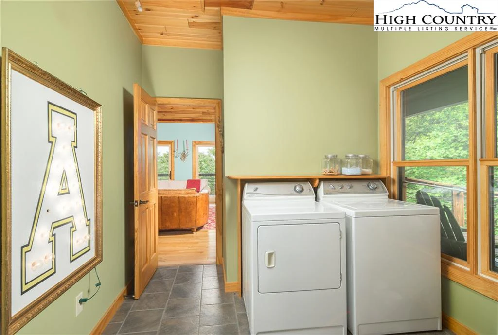 Image number 9 for the current listing