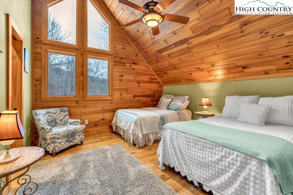 Image number 3 for the current listing