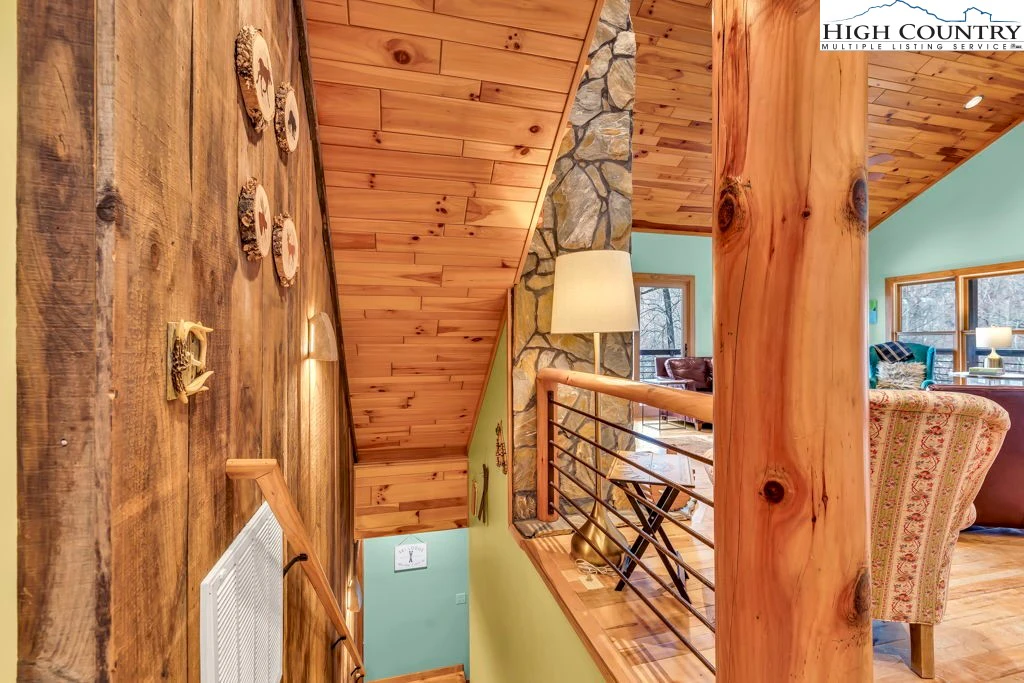 Image number 7 for the current listing