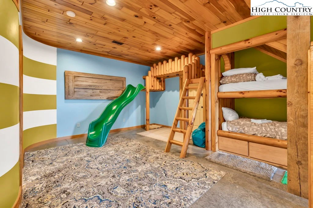 Image number 9 for the current listing