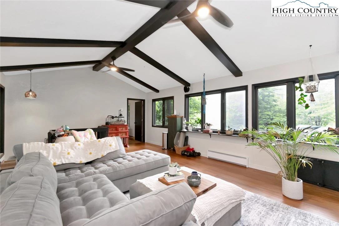 Image number 7 for the current listing