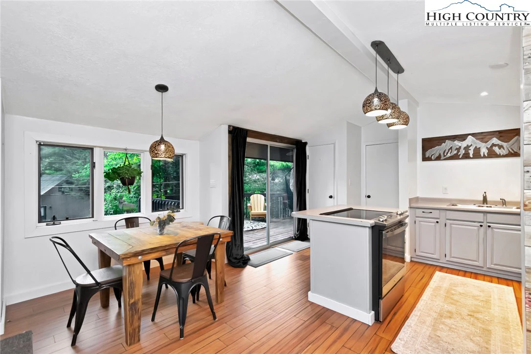 Image number 8 for the current listing