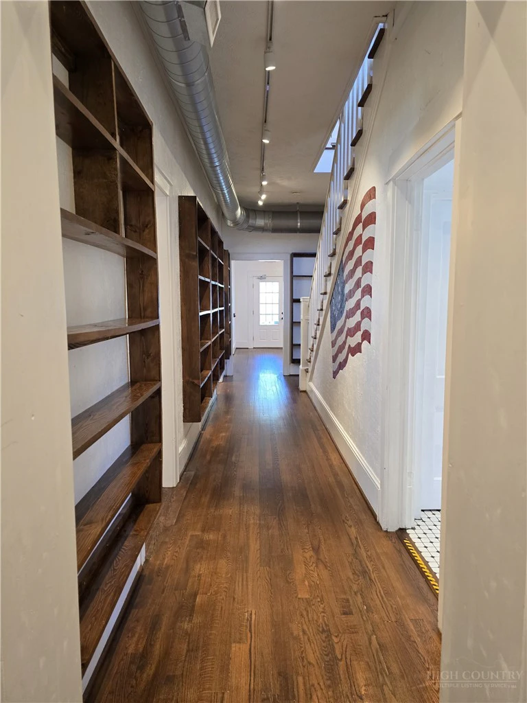 Image number 15 for the current listing