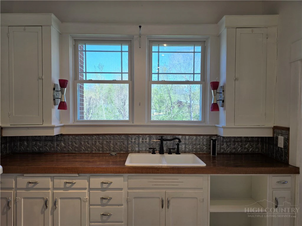 Image number 12 for the current listing