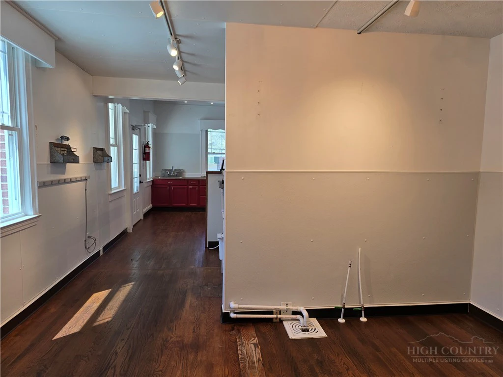 Image number 4 for the current listing