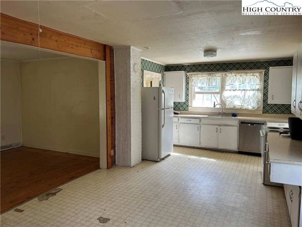 Image number 6 for the current listing