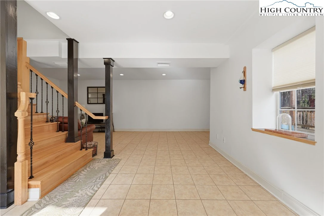 Image number 10 for the current listing