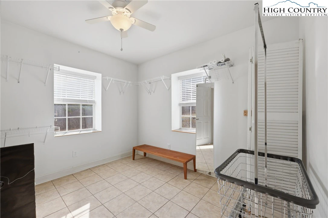 Image number 4 for the current listing