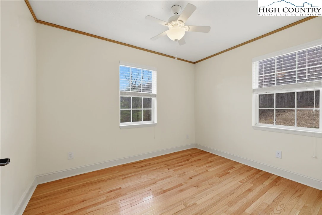 Image number 5 for the current listing