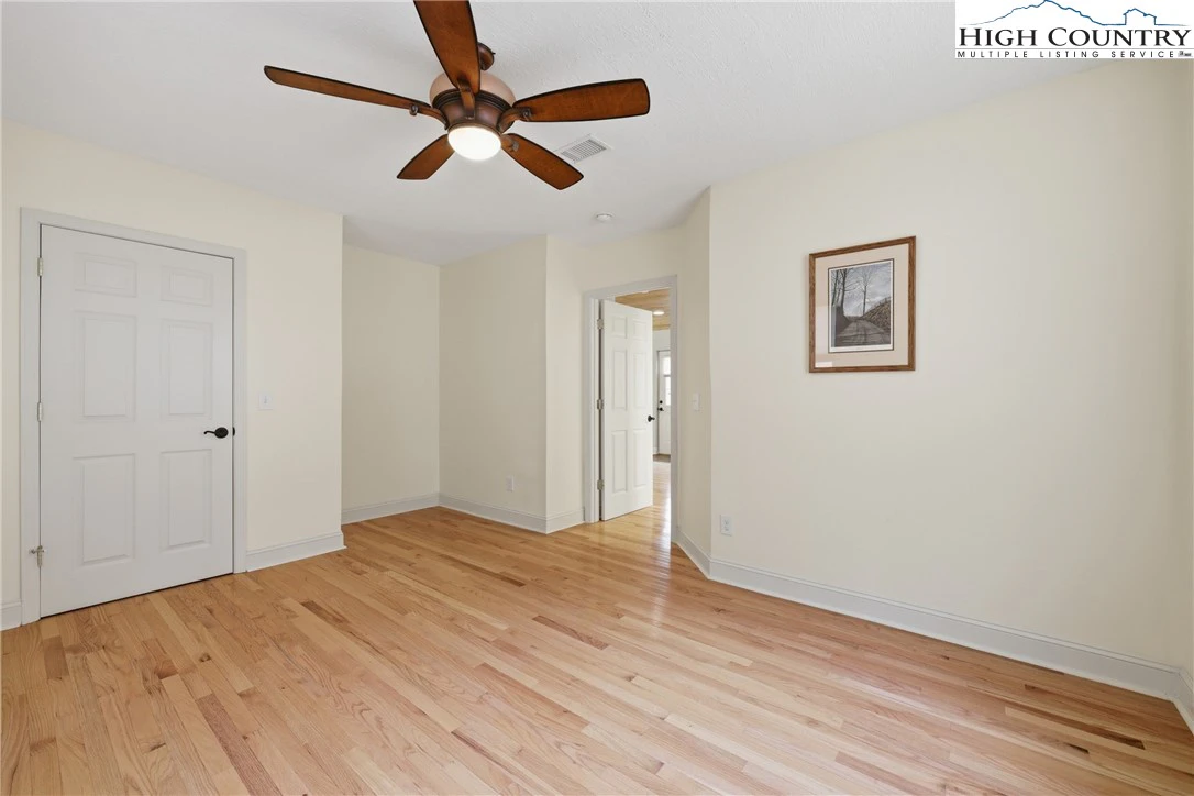 Image number 7 for the current listing