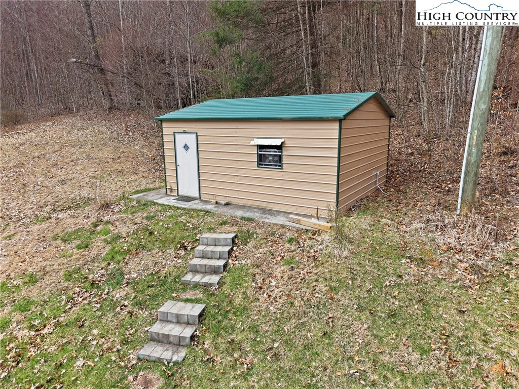Image number 11 for the current listing
