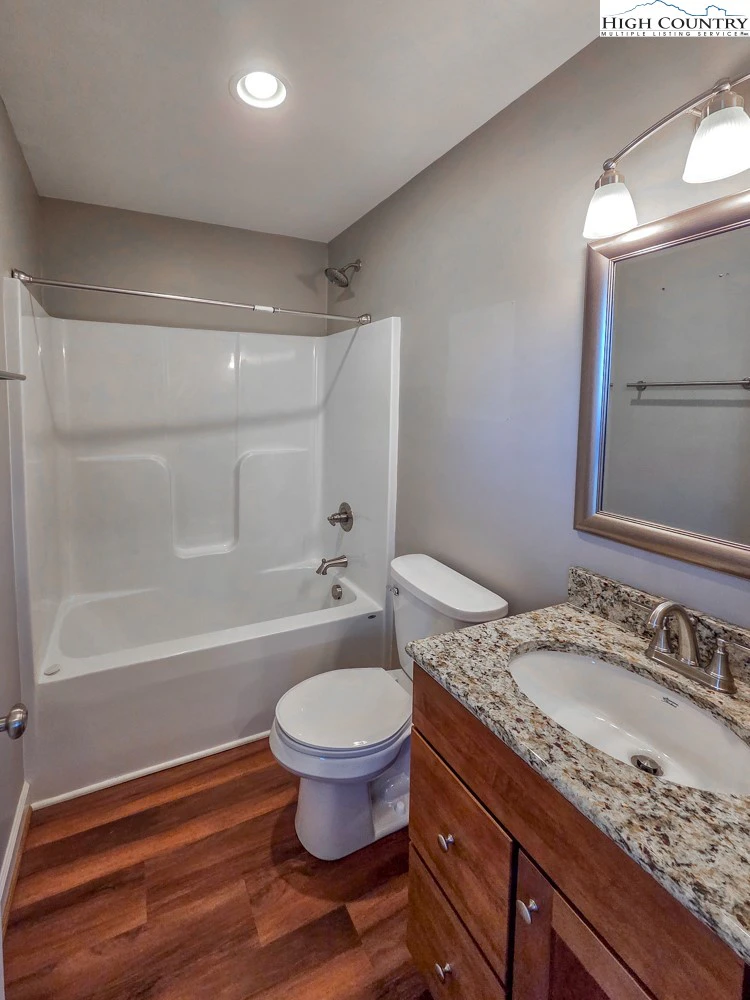 Image number 9 for the current listing