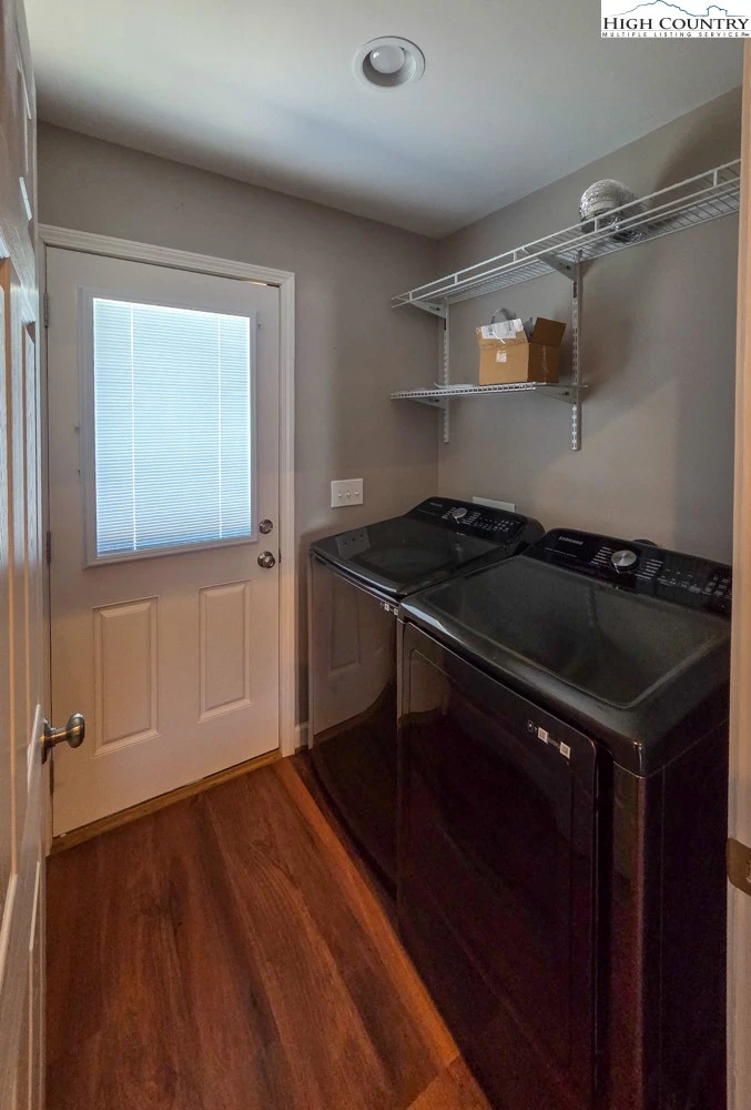 Image number 2 for the current listing