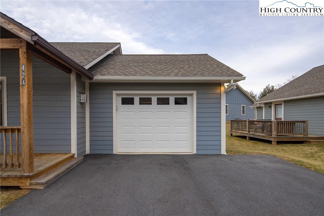 Image number 13 for the current listing