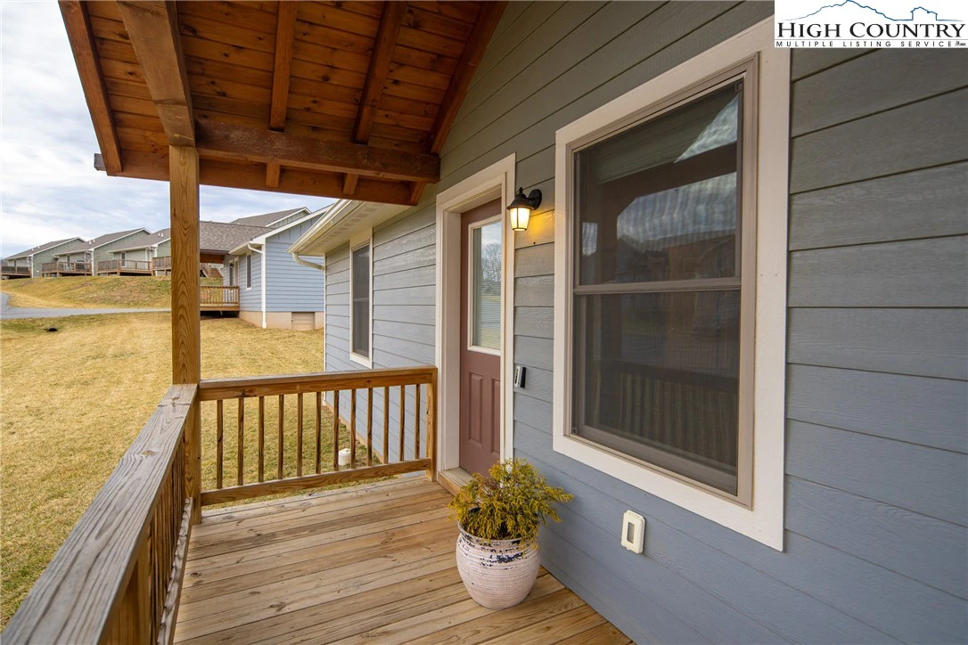 Image number 20 for the current listing