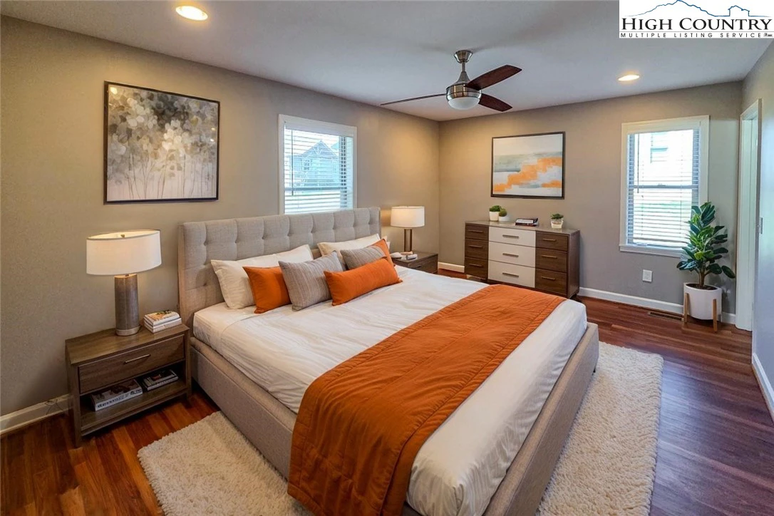 Image number 3 for the current listing