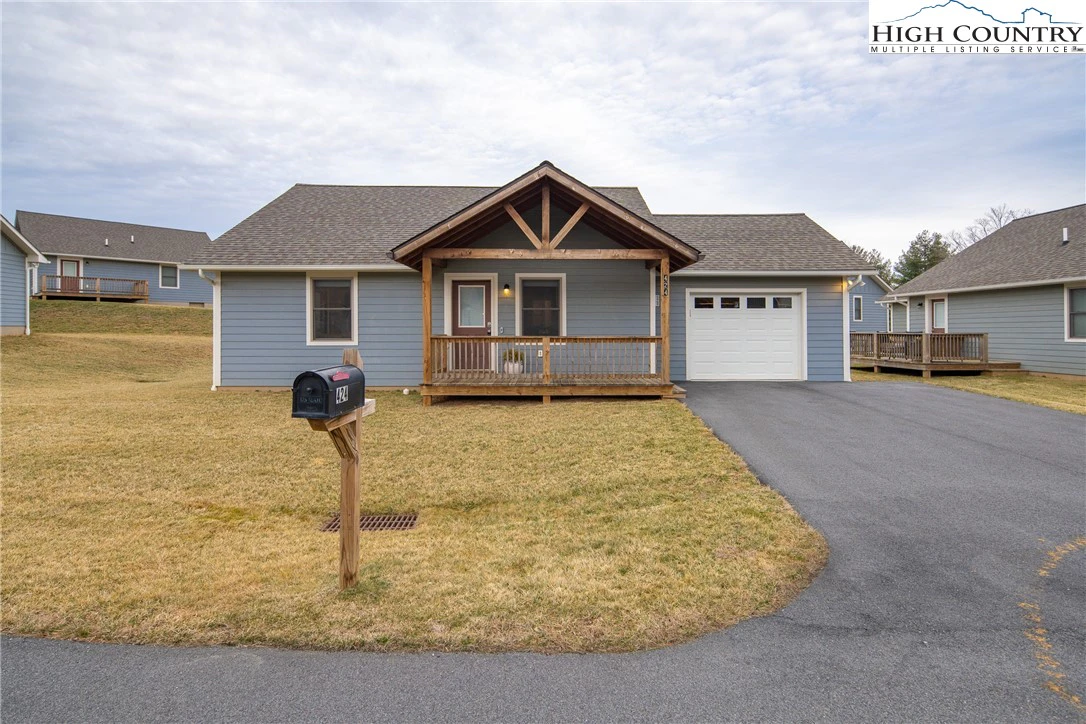Image number 19 for the current listing