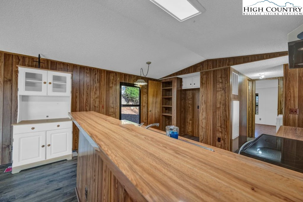 Image number 11 for the current listing