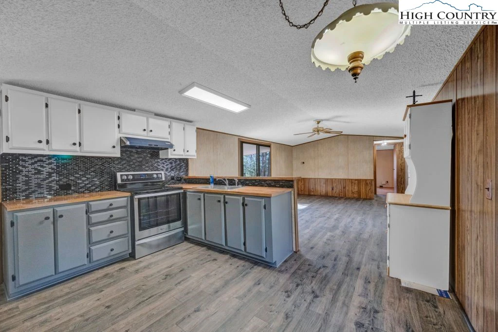 Image number 3 for the current listing