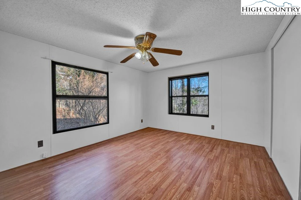 Image number 5 for the current listing