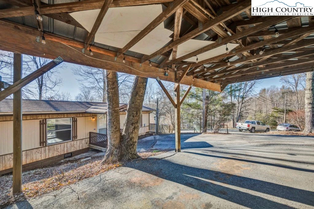 Image number 2 for the current listing