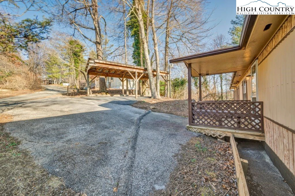 Image number 12 for the current listing