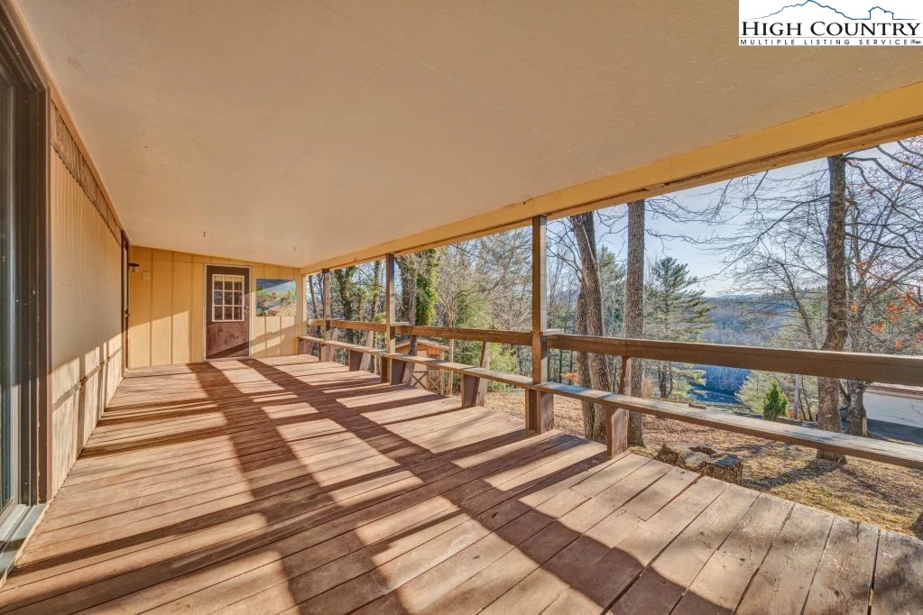 Image number 14 for the current listing