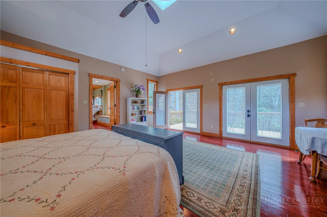 Image number 7 for the current listing