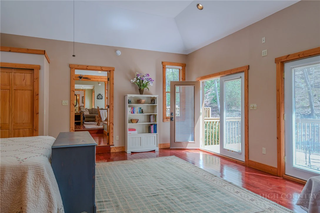 Image number 8 for the current listing